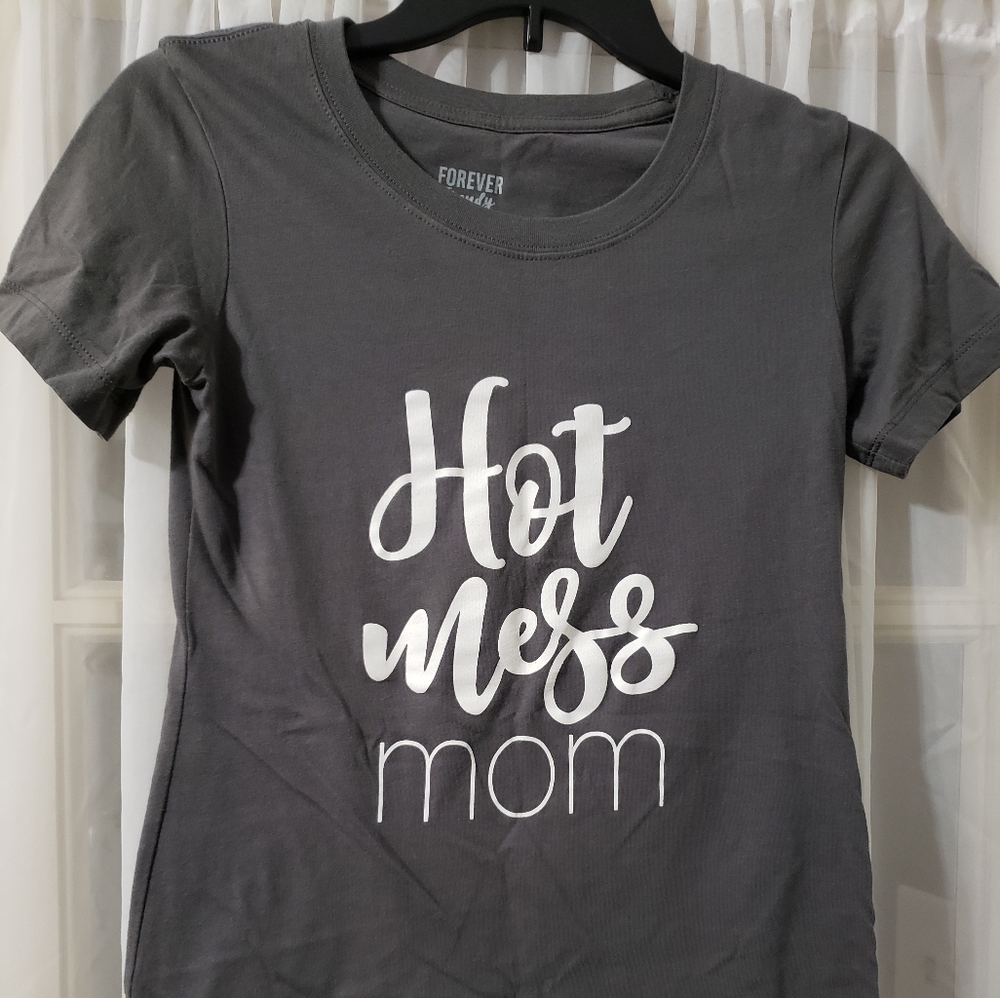 Hot Mess Mom Tee